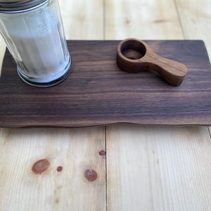 Upphöjare i valnötsträ | Handgjort bänkställ | Kaffebar och badrumsbricka bild 10