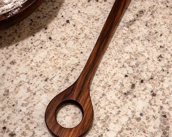 Batidor de masa danés de nogal hecho a mano – Gancho de madera de 30 cm – Herramienta para mezclar pan de masa madre
