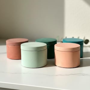 Vielseitiger kleiner Betonbehälter für die Aufbewahrung und Dekoration der Küche
