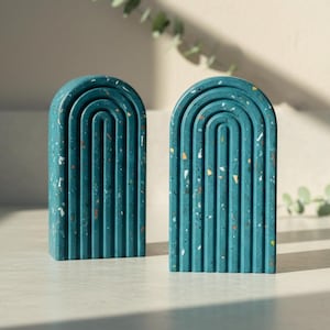 Juego de sujetalibros de terrazo con arco moderno - Escultura minimalista de hormigón industrial para oficina, decoración del hogar, estantería de piedra con peso