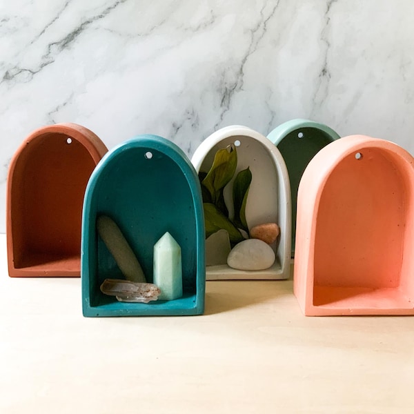 Gewölbtes Wandregal für Schmuckstücke, Kuriositäten & Schreine - Boho Dekorative Curio Altar Nische