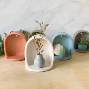 Étagère murale de niche en cristal - Mini arche d'autel pour cristaux, plantes aériennes et bibelots - Décoration espace sacré Boho Japandi