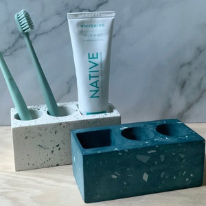 Moderner Terrazzo Stein Badezimmer Organizer: Stilvolle Aufbewahrungslösung für Zahnbürsten und Zubehör