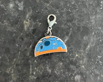 SK-620 droid space fight enamel charm Galactic Starcruiser!