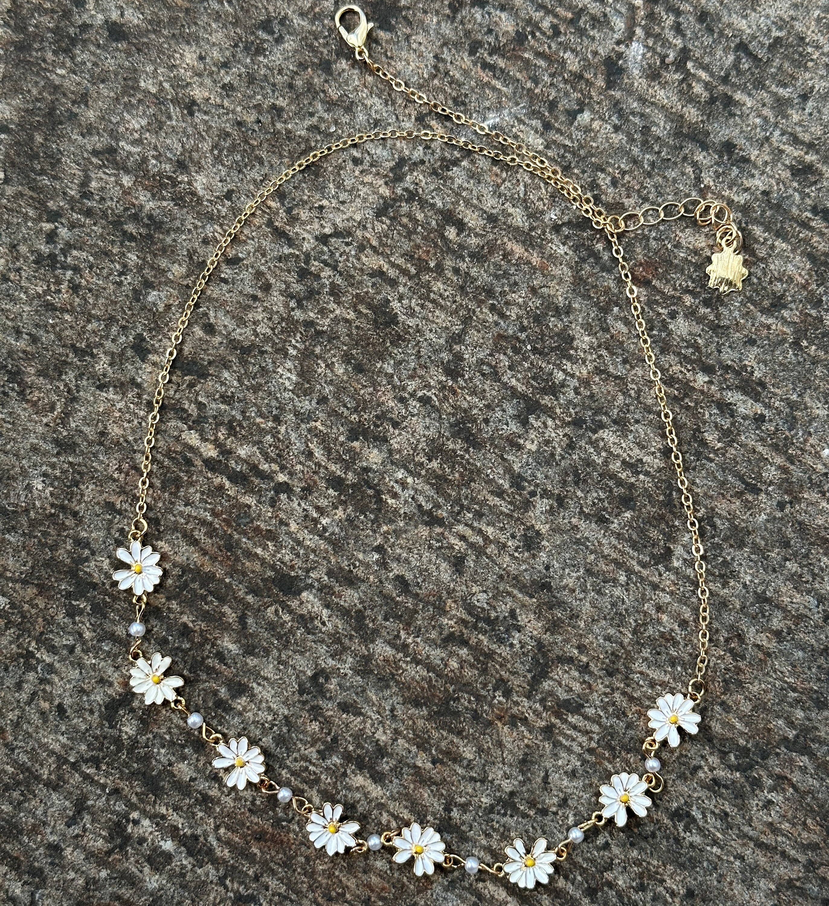 【twentyoneaugust】DAISY PEARL NECKLACE The Daisy Pearl Necklace