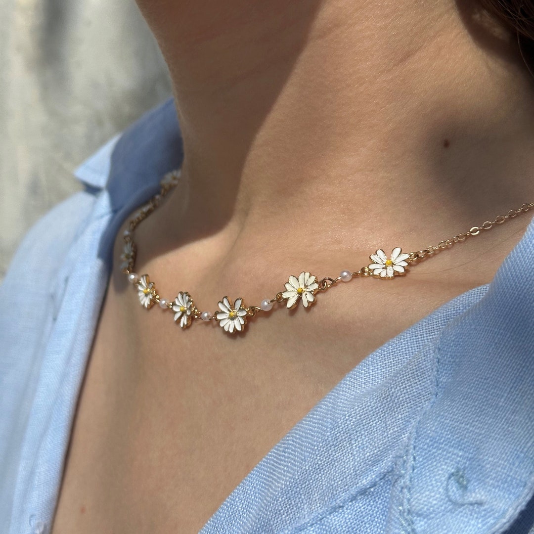 【twentyoneaugust】DAISY PEARL NECKLACE BLACK DAISY NECKLACE - TWENTYONEAUGUST | 60% - Asian Fashion