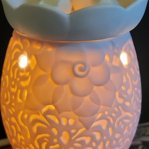 Rose of Paradise - Wax Melt Burner and Electric Wax Warmer for Scented Wax Melts by Evelina Natural - Ivory