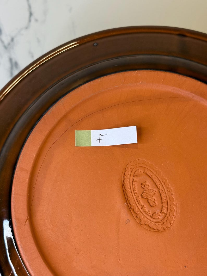 CHOICE of Vintage 1983 collectable MACKENZIE -CHILDS Wittika Pickles heavy lg redware dinner plates in brown/green checkered pattern see all afbeelding 15