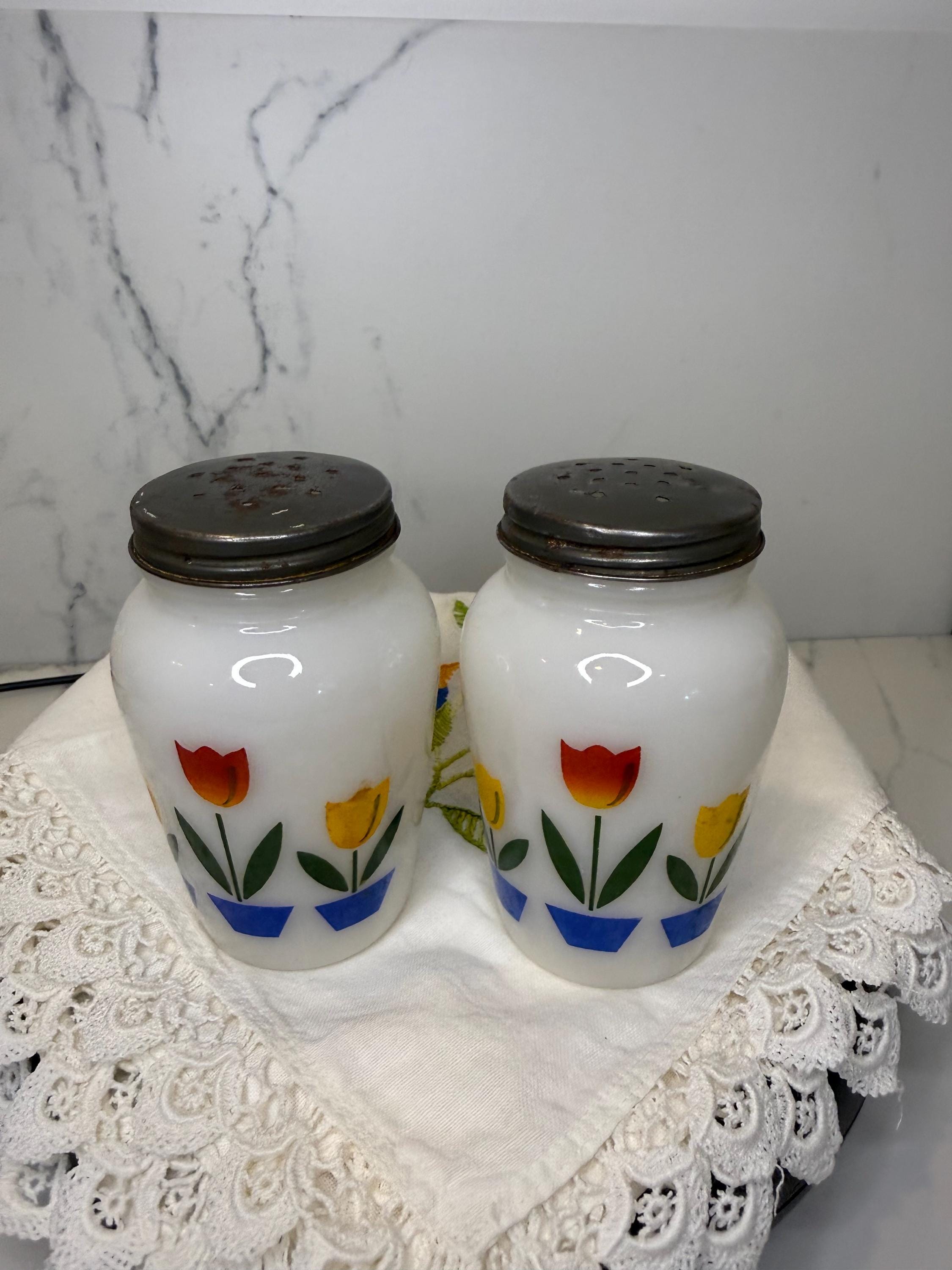 Fire-King ジェダイト&アイボリー　Salt and Pepper Fire King Salt and Pepper - Etsy