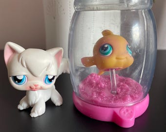 Authentic 2004 Hasbro Littlest Petshop White Cat and Orange Fish in fishbowl set