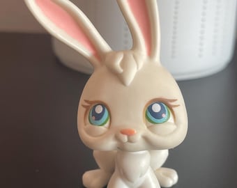Authentic 2004 Hasbro Littlest Petshop White Bunny Rabbit