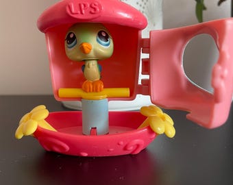 Authentic 2006 Hasbro Littlest Petshop Green and Blue Hummingbird and Pink Cage set