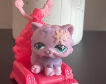 Authentic 2008 Hasbro Littlest Petshop Made for Mc Donald’s Purple Persian Cat