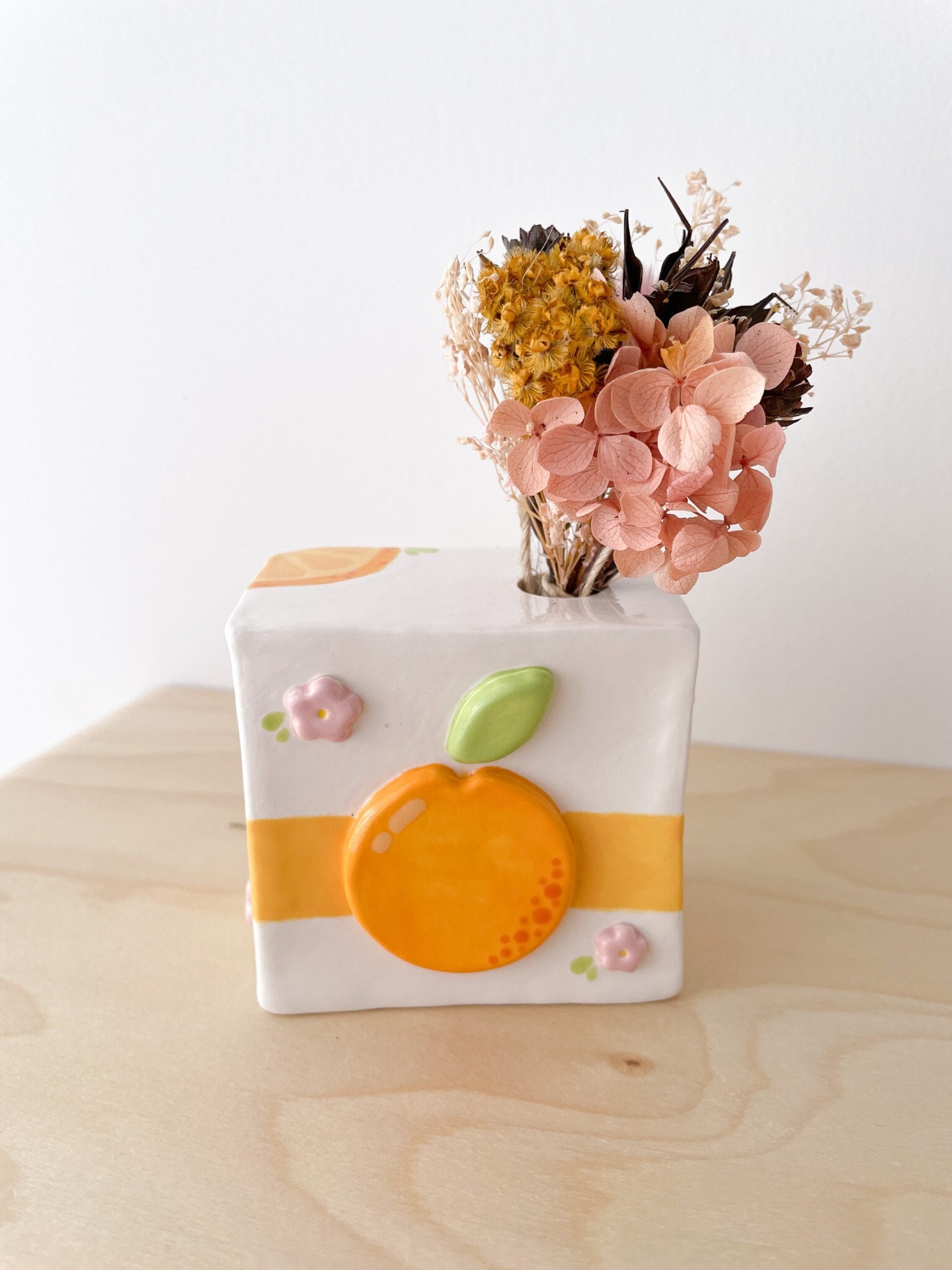 Orange juice flower vase from . Link in bio🤍 #quinaeemani #vira