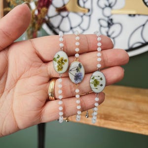 White Beaded Adjustable Bracelet with Pressed Flowers