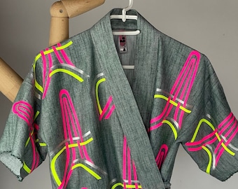 Gilet Kimono Revisité | Tour Eiffel Fluo | Haut Jinbei | Jeux Olympiques Paris 2024 | Cadeau Souvenir Fait Main | Flex Ecofriendly | Pride