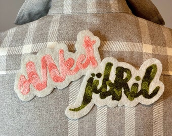 Badge Brodé Personnalisable Thermocollant | Ornement Textile Mode Rose ou Vert | Cadeau Unique Fête des Femmes