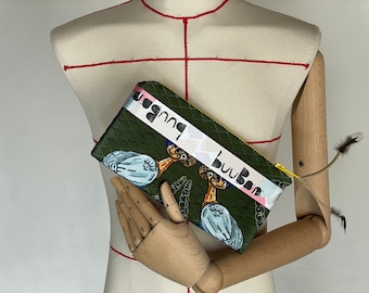 Aracauna Hen Pattern Pouch with Yellow Zip / Drawstring Pull with Feathers / Space-Saving Foldable Pouch Bag / Elegant Quilted Jersey / Gift