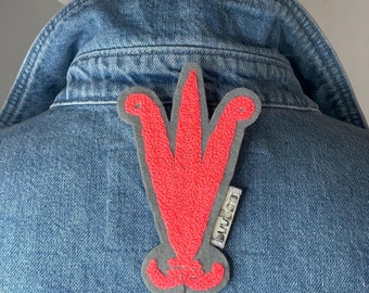 Royal Fleur-Lis Embroidered Badge | Elegant Iron-on Patch | Fantastic College Style Design | Unique Handmade Embroidery Accessory
