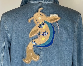 Japanese Koi Carp Embroidered Design Patch / Chain Stitch Embroidery / Iron-on or Sew-on / Zen Japanese Trend / Manga Coat of Arms