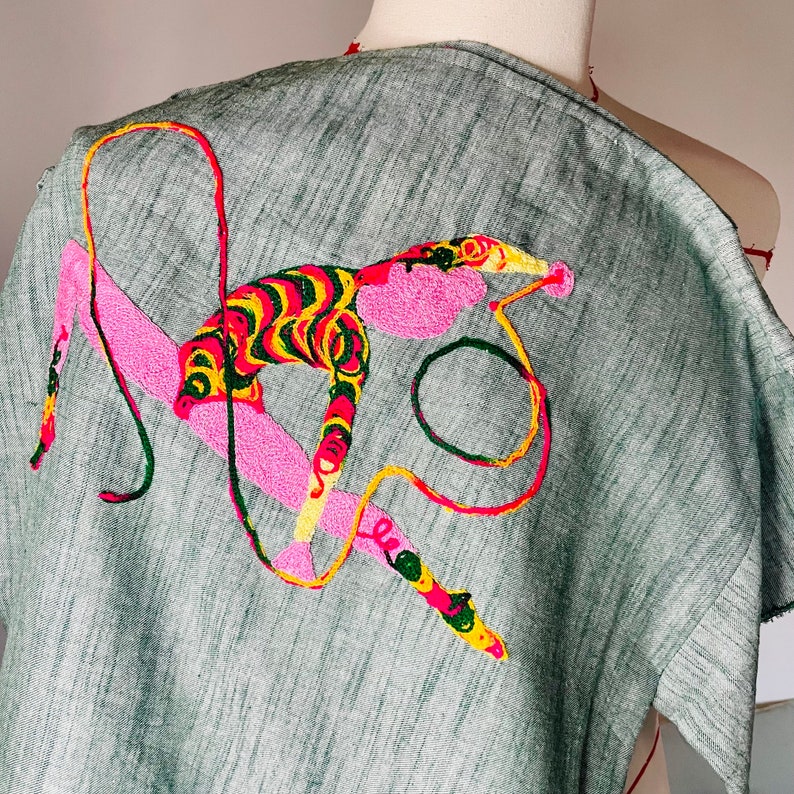 Top motif brodé GRS Ruban / flanelle vert chiné / fils roses et multicolores / zéro déchet / t-shirt japonais / haut unisexe / gymnastique image 3