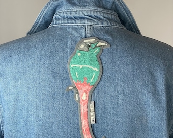 Embroidered Bird Patch / Chain stitch embroidery / Green and pink threads / Iron-on and/or sew-on crest / Customize