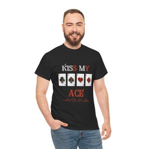 Kiss My Ace Poker T-Shirt - Lustiges Unisex Tee - Sarkastisches Kartenspiel Geschenk für Sie und Ihn, Kasino Humor Shirt