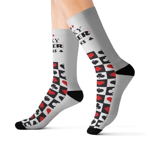 Glückliche Pokersocken - Lustige Sublimations-Crew-Socken - Buntes Kasinogeschenk für Glücksspieler und Kartenspieler
