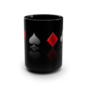 Schwarze Poker Tasse mit Card Suits – Minimalistische Keramik Kaffeetasse – Geschenk für Kartenspieler, Glücksspieler, Kasino Fans