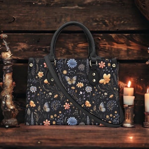 Sac fourre-tout en cuir PU boho foncé fleurs sauvages, sac à main mode tendance papillon cottagecore, sac à main bohème sac à main en cuir végétalien noir universitaire