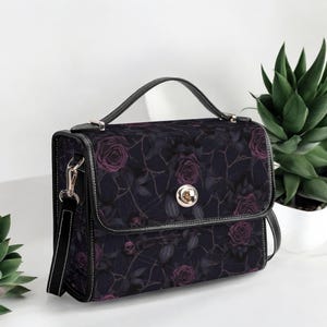 Sac à main en cuir goth violet velours roses, sac bohème à bandoulière Witchy Cottagecore, poignée supérieure sac sorcellerie, sac à main Whimsicore, sac champignon
