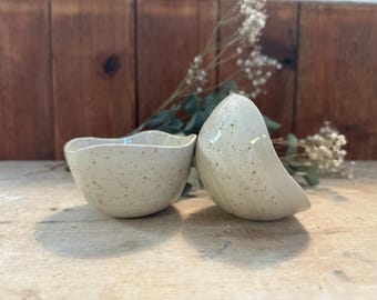Muffin cups / small ceramic bowl transparent on production