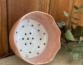 Small ceramic sieve pink - white