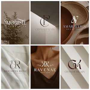 Può includere: Una collezione di sei distinti design di loghi caratterizzati da un'elegante tipografia e monogrammi. I loghi includono i nomi Modiste, Crystalpalms, Amarwerin, Duchess Rose, Ravenae e Grandiose Kin, ciascuno presentato con caratteri serif unici.