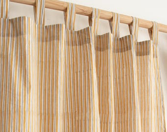 à rayures jaune moutarde en coton | Drapés vert mousse imprimés bloc | voilages filtrant la lumière | Décoration d'intérieur de ferme
