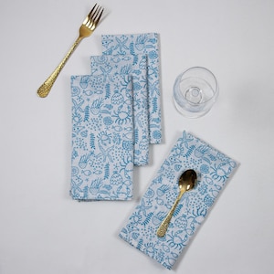 Blue Sea Fish Block Print Cotton Dinner Napkin Cloth, Organic Farmhouse Wedding Party Napkin, Reusable Easter Napkin Set, Fish Print Napkins