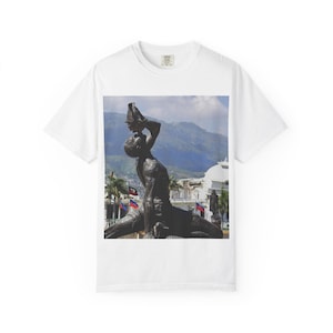Conch Shell Blowing Statue T-shirt | Coastal Landmark Photo Tee
