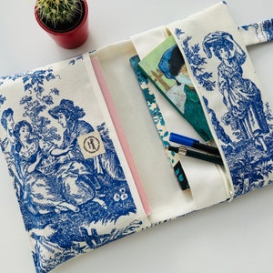 Tissu toile de jouy, pochette pour livre, cartable, porte-livre, protège-livre, cadeaux livresques, accessoire livre et Kindle, couverture de livre, pochette de livre
