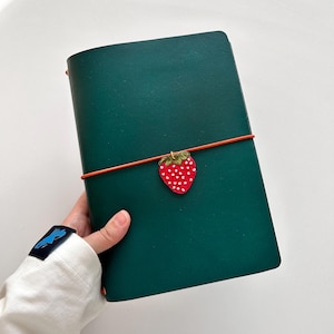 Handmade Vegetable-Tanned Leather A5 Traveler's Notebook Cover – Refillable Journal Holder (Bifold)