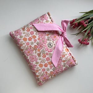Jolie pochette de livre avec nœud papillon - Couverture de livre rembourrée à fleurs, protège-livre en tissu doux, cadeau esthétique pour les lecteurs