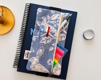 Elastisch pennenzakje voor notitieboekje – etui met rits en vak – past op A5-dagboek of planner – stoffen pennenhouder cadeau