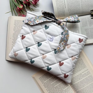 Couverture de livre motif coeur doux - convient à la bible, au journal et au cahier - pochette protectrice en tissu fait main, cadeau livresque, pochette pour Bible