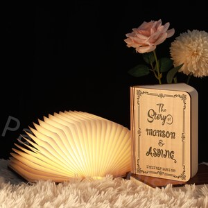 Lampada da lettura da tavolo con incisione personalizzata, nome e data personalizzati, regalo per San Valentino, regalo di proposta creativo, regalo per lui