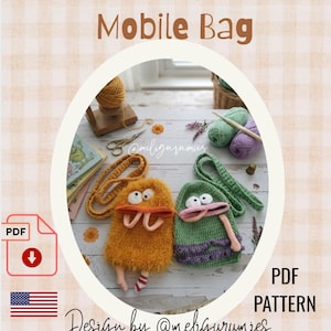 Könnte beinhalten: Eine PDF-Anleitung für eine gehäkelte Monster-Handytasche mit zwei flauschigen, monsterförmigen Beuteln mit Trageriemen. Einer ist orange mit weißen Augen und einem breiten Mund, der andere grün mit violetten Akzenten, weißen Augen und einer langen Zunge. Text: Crochet Monster Mobile Bag, PDF PATTERN, Design by @meligurumies, 2 in 1 Crochet Patterns Bundle.
