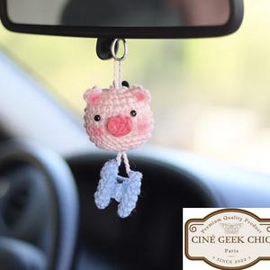 Dije de cabeza de cerdo personalizado de ganchillo / Llavero con letra personalizada o colgante para espejo de coche / Lindo regalo de cerdito hecho a mano / Decoración de animal amigurumi