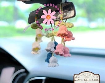 Adorno de coche de lirio de los valles de ganchillo / Adorno floral hecho a mano para espejo retrovisor / Decoración de coche estilo bohemio primaveral / Adorno floral estilo cottagecore