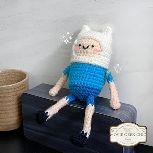 Abenteurer & Hund Bester Freund Handmade | Fantasie Plüsch | Handgefertigte Amigurumi-Puppen | Sammler Häkelfiguren - Abenteurer Plüsch
