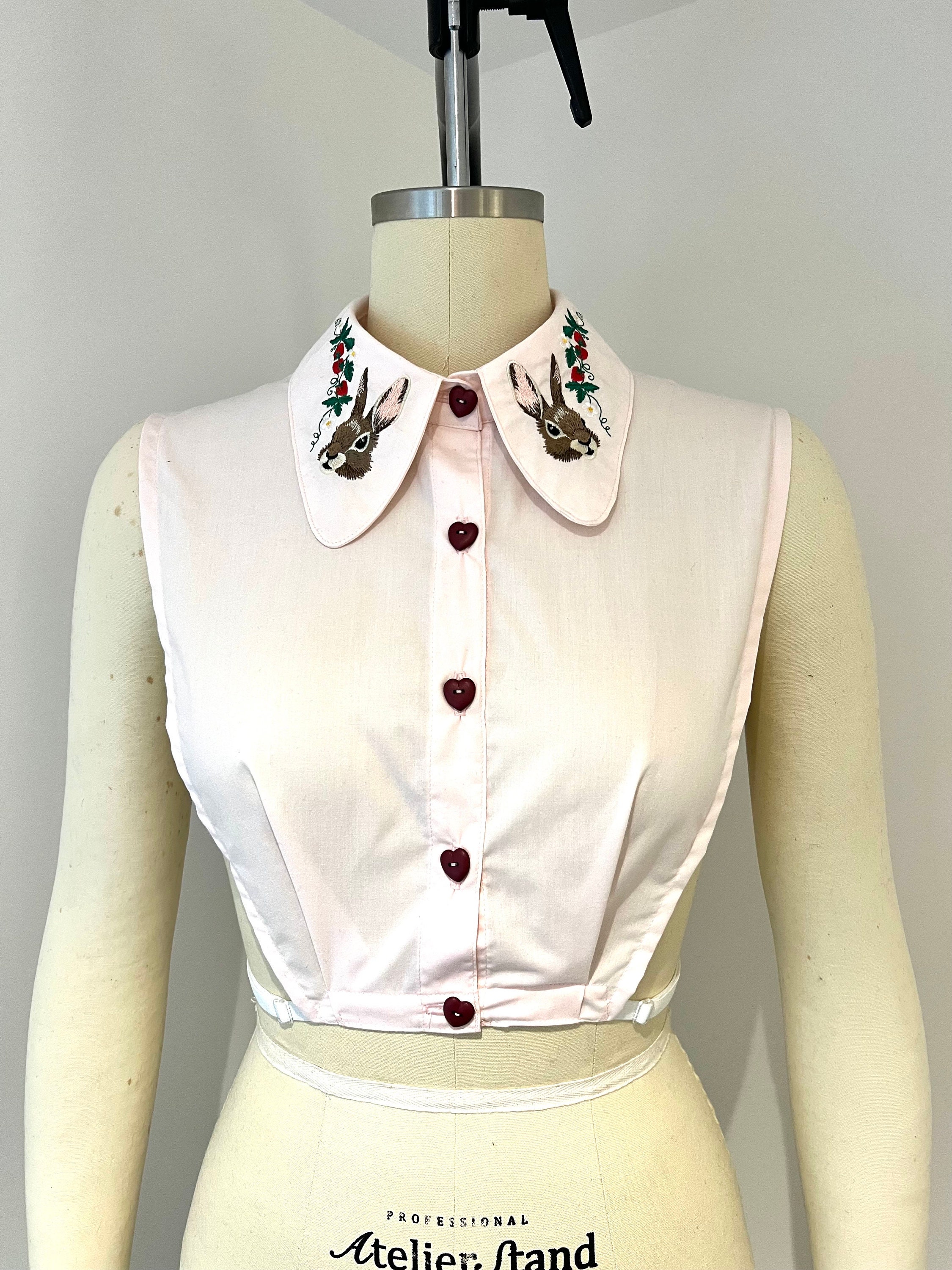 ミキオサカベ　FRILL COLLAR EMBROIDERY ONE PIECE Embroidered Rabbit and Strawberries Collar - Fake Shirt