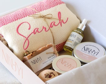 Caja de regalo de cuidado personal para mujeres, conjunto de spa natural hecho a mano personalizado, paquete de cuidado de lujo, caja de regalo de dama de honor, kit de relajación de baño vegano