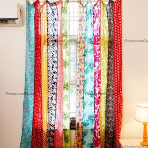 Lote de cortinas vintage indianas antigas de seda, multicoloridas, feitas à mão com retalhos, para portas, janelas e decoração de casa. Cortina reciclada.